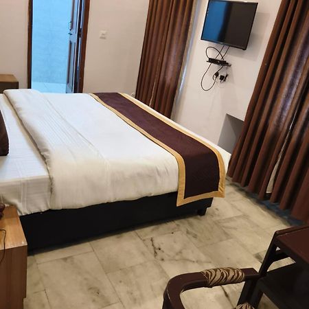 Hotel Anand Inn-Top Family Hotels Business Hotels Best Couple Friendly Hotel In Lakhnaú Exteriér fotografie