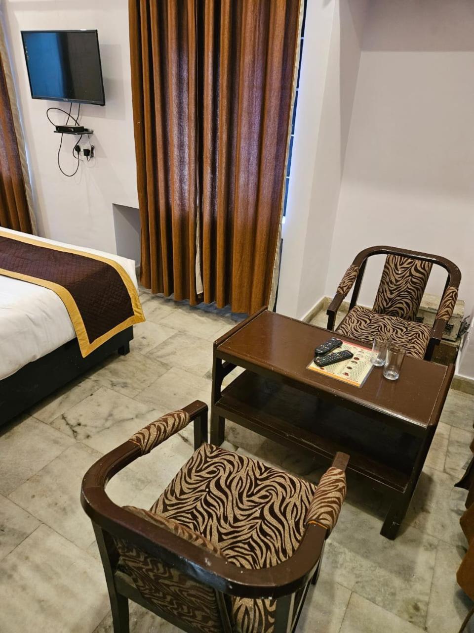 Hotel Anand Inn-Top Family Hotels Business Hotels Best Couple Friendly Hotel In Lakhnaú Exteriér fotografie
