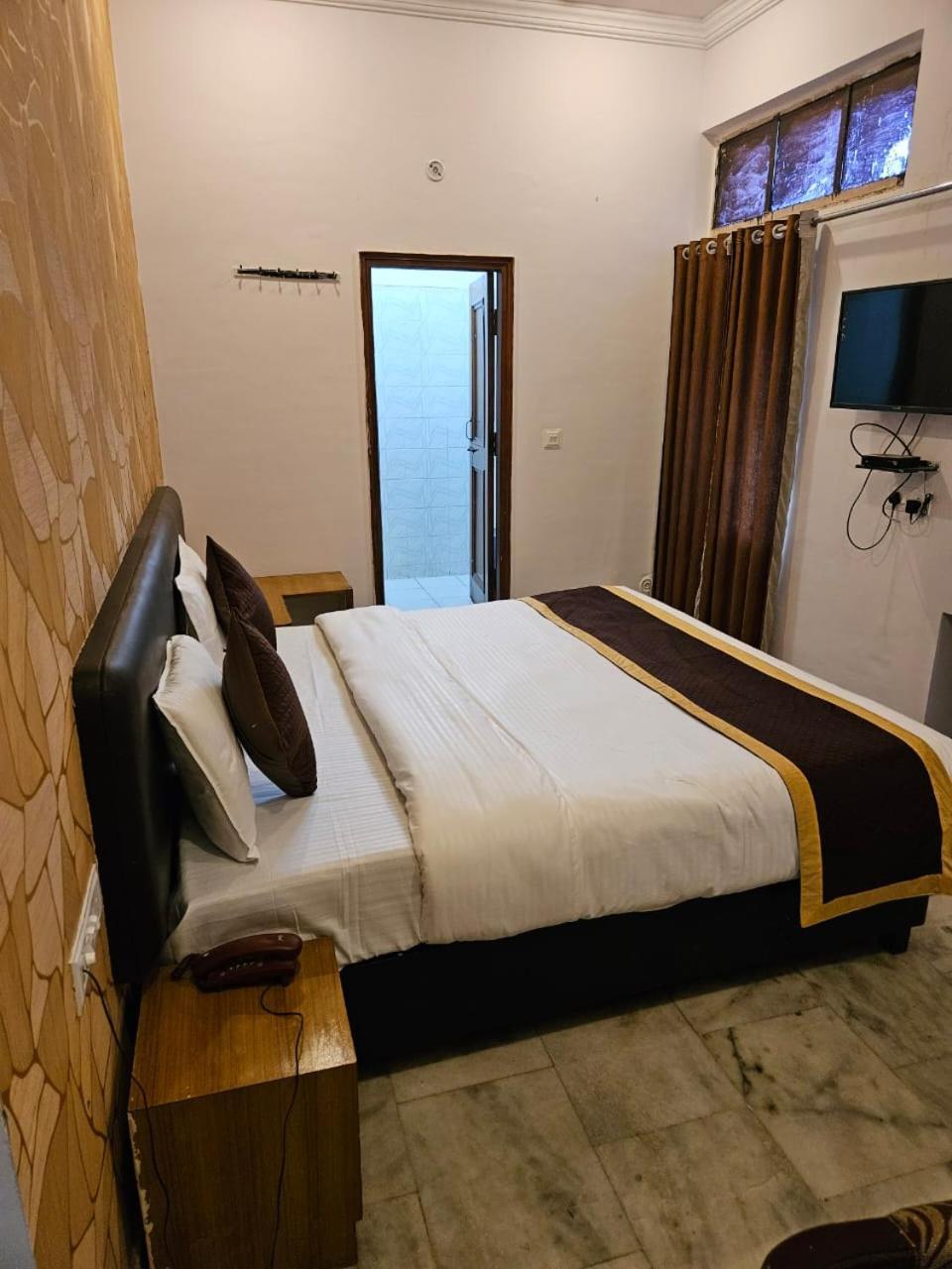 Hotel Anand Inn-Top Family Hotels Business Hotels Best Couple Friendly Hotel In Lakhnaú Exteriér fotografie